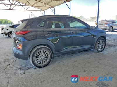 Trzecie zdjęcie samochodu z tyłu: 2018 HYUNDAI KONA SEL VIN:KM8K62AA4JU075543 - miniatura
