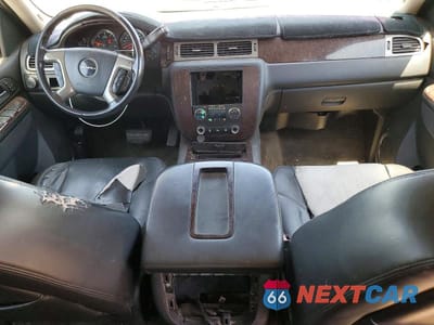 Zdjęcie 8 z 13 samochodu: 2010 GMC YUKON DENALI VIN:1GKUKEEF0AR236011 - miniatura