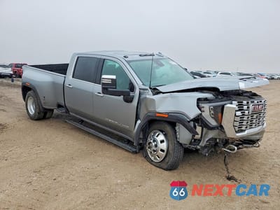 Czwarte zdjęcie samochodu z boku: 2024 GMC SIERRA K3500 DENALI VIN:1GT49WEY3RF409595 - miniatura