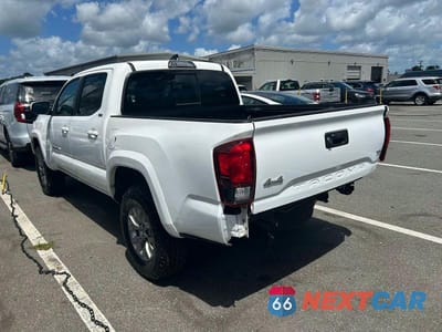 Trzecie zdjęcie samochodu z tyłu: 2019 TOYOTA TACOMA SR5 V6 VIN:3TMCZ5AN5KM198679 - miniatura