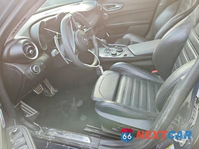 Zdjęcie 7 z 12 samochodu: 2019 ALFA ROMEO GIULIA TI VIN:ZARFANBN8K7601315 - miniatura