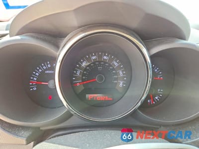 Zdjęcie 9 z 11 samochodu: 2011 KIA SOUL + VIN:KNDJT2A2XB7334571 - miniatura