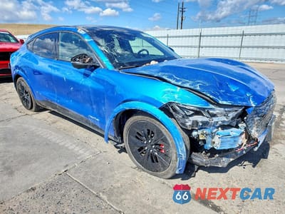 Czwarte zdjęcie samochodu z boku: 2025 FORD MUSTANG MACH-E GT VIN:3FMTK4SX7SMA09010 - miniatura