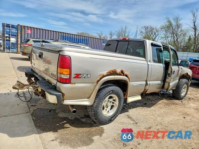 Trzecie zdjęcie samochodu z tyłu: 2002 GMC NEW SIERRA K1500 VIN:2GTEK19TX21297238 - miniatura