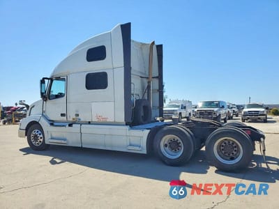 Trzecie zdjęcie samochodu z tyłu: 2016 VOLVO VNL SEMI TRUCK VIN:4V4NC9EH9GN948933 - miniatura