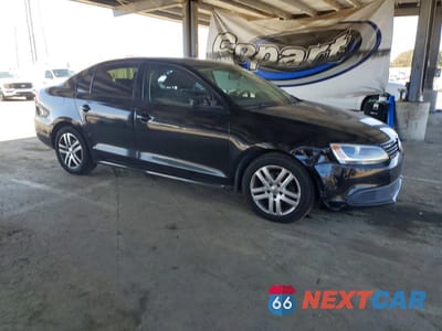 Czwarte zdjęcie samochodu z boku: 2013 VOLKSWAGEN JETTA BASE VIN:3VW2K7AJ5DM374459 - miniatura