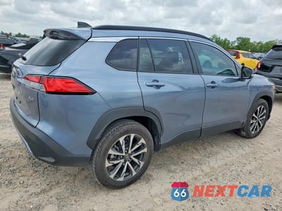 Trzecie zdjęcie samochodu z tyłu: 2025 TOYOTA COROLLA CROSS XLE VIN:7MUDAAAGXSV124671 - miniatura