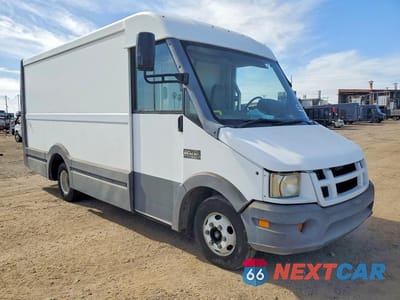 Czwarte zdjęcie samochodu z boku: 2012 ISUZU NPR DELIVERY VAN VIN:JALB4T176C7W00042 - miniatura