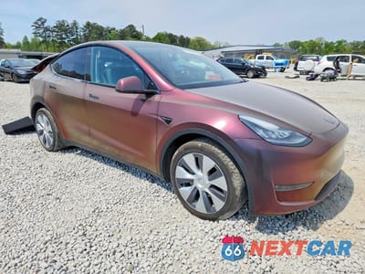 Czwarte zdjęcie samochodu z boku: 2023 TESLA MODEL Y VIN:7SAYGDEE8PA026125 - miniatura