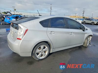 Trzecie zdjęcie samochodu z tyłu: 2010 TOYOTA PRIUS V VIN:JTDKN3DU9A1115975 - miniatura