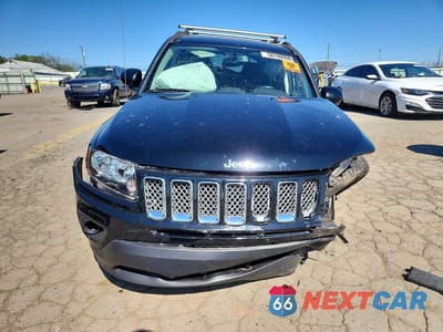 Piąte zdjęcie samochodu w środku: 2017 JEEP COMPASS LATITUDE VIN:1C4NJDEB0HD100785 - miniatura
