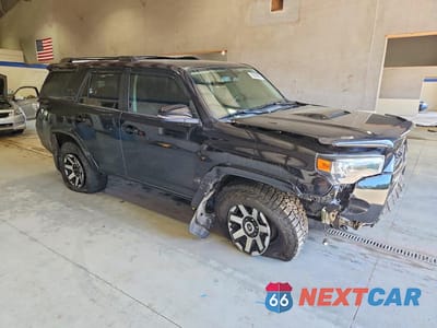 Czwarte zdjęcie samochodu z boku: 2019 TOYOTA 4RUNNER TRD OFF-ROAD PREMIUM VIN:JTEBU5JR3K5627364 - miniatura