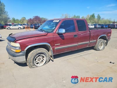 1999 CHEVROLET SILVERADO K1500 1GCEK19T7XZ134383 - główne zdjęcie licytacji z USA - miniatura