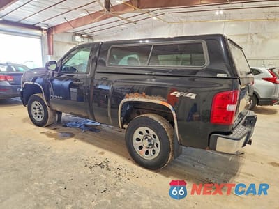 Drugie zdjęcie samochodu z przodu: 2011 CHEVROLET SILVERADO K1500 VIN:1GCNKPE06BZ205631 - miniatura