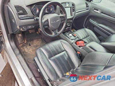 Zdjęcie 8 z 12 samochodu: 2018 CHRYSLER 300 S VIN:2C3CCABG0JH214461 - miniatura