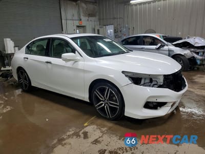 Czwarte zdjęcie samochodu z boku: 2017 HONDA ACCORD TOURING VIN:1HGCR3F9XHA028552 - miniatura