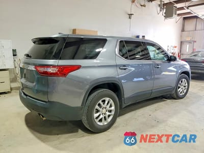 Trzecie zdjęcie samochodu z tyłu: 2019 CHEVROLET TRAVERSE LS VIN:1GNERFKW4KJ233240 - miniatura