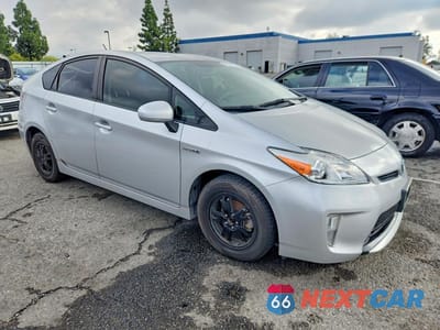 Czwarte zdjęcie samochodu z boku: 2013 TOYOTA PRIUS TWO VIN:JTDKN3DU1D1695081 - miniatura
