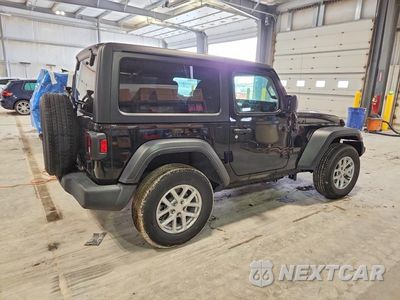 Trzecie zdjęcie samochodu z tyłu: 2023 JEEP WRANGLER SPORT VIN:1C4GJXAN8PW656677 - miniatura