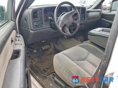 Zdjęcie 8 z 12 samochodu: 2003 CHEVROLET SILVERADO K3500 VIN:1GCJK39G03E364121 - miniatura