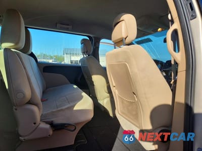 Zdjęcie 11 z 13 samochodu: 2014 DODGE GRAND CARAVAN SE VIN:2C4RDGBGXER248185 - miniatura
