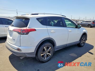Trzecie zdjęcie samochodu z tyłu: 2018 TOYOTA RAV4 XLE VIN:2T3WFREV0JW476327 - miniatura