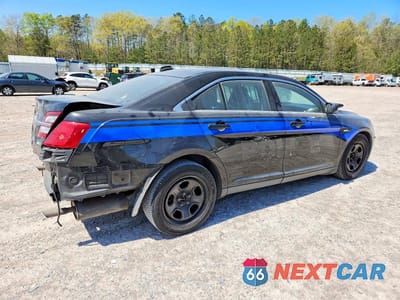 Trzecie zdjęcie samochodu z tyłu: 2018 FORD TAURUS POLICE INTERCEPTOR VIN:1FAHP2MK3JG123828 - miniatura