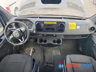 Zdjęcie 8 z 12 samochodu: 2019 MERCEDES BENZ SPRINTER 2500 DELIVERY VAN VIN:WD4PF0CD7KP031807 - miniatura