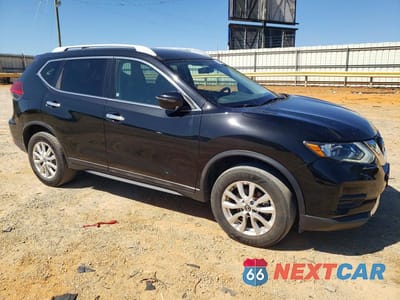 Czwarte zdjęcie samochodu z boku: 2017 NISSAN ROGUE SV VIN:5N1AT2MV7HC794255 - miniatura