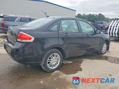 Trzecie zdjęcie samochodu z tyłu: 2011 FORD FOCUS SE VIN:1FAHP3FN3BW158681 - miniatura