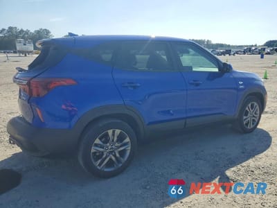 Trzecie zdjęcie samochodu z tyłu: 2022 KIA SELTOS LX VIN:KNDEPCAA3N7335410 - miniatura