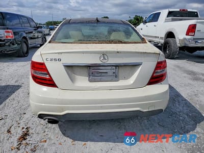 Zdjęcie 6 z 12 samochodu: 2012 MERCEDES-BENZ C 250 VIN:WDDGJ4HB3CF861852 - miniatura