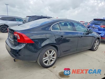 Trzecie zdjęcie samochodu z tyłu: 2013 VOLVO S60 T5 VIN:YV1612FS7D2172798 - miniatura