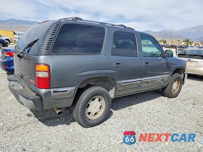 Trzecie zdjęcie samochodu z tyłu: 2002 GMC YUKON VIN:1GKEC13V22R127040 - miniatura