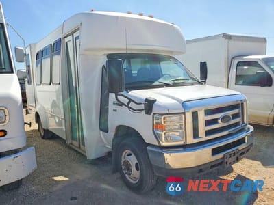 Czwarte zdjęcie samochodu z boku: 2016 FORD E350 SHUTTLE BUS VIN:1FDEE3FL3GDC24131 - miniatura