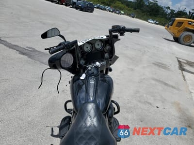 Piąte zdjęcie samochodu w środku: 2011 HARLEY-DAVIDSON FLHX VIN:1HD1KB413BB632400 - miniatura