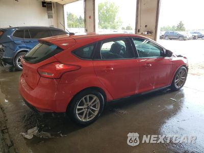 Trzecie zdjęcie samochodu z tyłu: 2017 FORD FOCUS SE VIN:1FADP3K2XHL249841 - miniatura