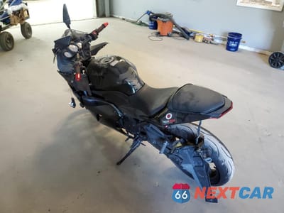 Trzecie zdjęcie samochodu z tyłu: 2012 KAWASAKI EX250 J VIN:JKAEXMJ15CDAA1800 - miniatura
