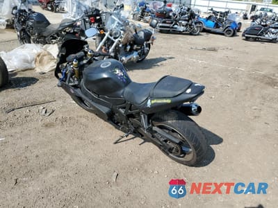 Trzecie zdjęcie samochodu z tyłu: 2004 SUZUKI GSX-R600 K VIN:JS1GN7CA542110513 - miniatura