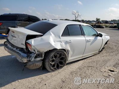Trzecie zdjęcie samochodu z tyłu: 2017 CHRYSLER 300 S VIN:2C3CCABGXHH664712 - miniatura
