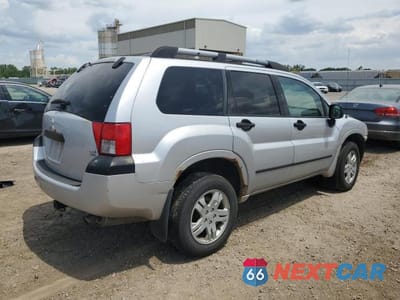 Piąte zdjęcie samochodu w środku: 2005 MITSUBISHI ENDEAVOR LS VIN:4A4MN21SX5E023643 - miniatura