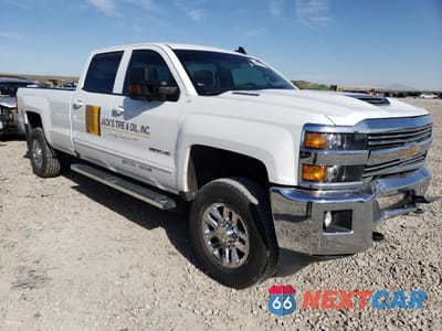 Czwarte zdjęcie samochodu z boku: 2018 CHEVROLET SILVERADO K3500 LT VIN:1GC4KZCY5JF219570 - miniatura
