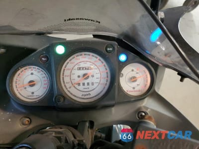 Zdjęcie 8 z 11 samochodu: 2012 KAWASAKI EX250 J VIN:JKAEXMJ15CDAA1800 - miniatura