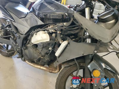 Zdjęcie 9 z 11 samochodu: 2012 KAWASAKI EX250 J VIN:JKAEXMJ15CDAA1800 - miniatura