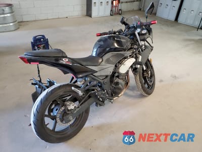 Czwarte zdjęcie samochodu z boku: 2012 KAWASAKI EX250 J VIN:JKAEXMJ15CDAA1800 - miniatura