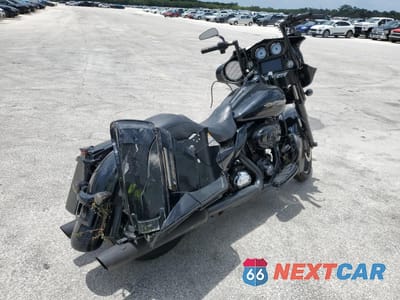 Czwarte zdjęcie samochodu z boku: 2011 HARLEY-DAVIDSON FLHX VIN:1HD1KB413BB632400 - miniatura