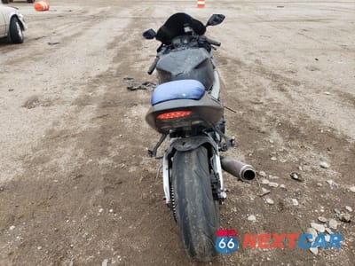 Czwarte zdjęcie samochodu z boku: 2003 HONDA CBR900 RR VIN:JH2SC50023M105303 - miniatura