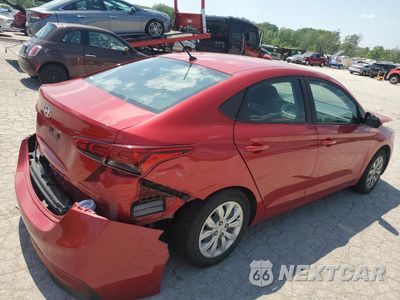 Trzecie zdjęcie samochodu z tyłu: 2021 HYUNDAI ACCENT SE VIN:3KPC24A69ME130132 - miniatura