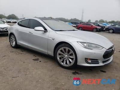Czwarte zdjęcie samochodu z boku: 2015 TESLA MODEL S 85D VIN:5YJSA1H29FFP75876 - miniatura
