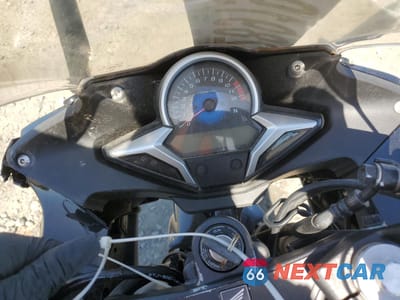 Zdjęcie 7 z 10 samochodu: 2012 HONDA CBR250 R VIN:MLHMC4102C5201045 - miniatura